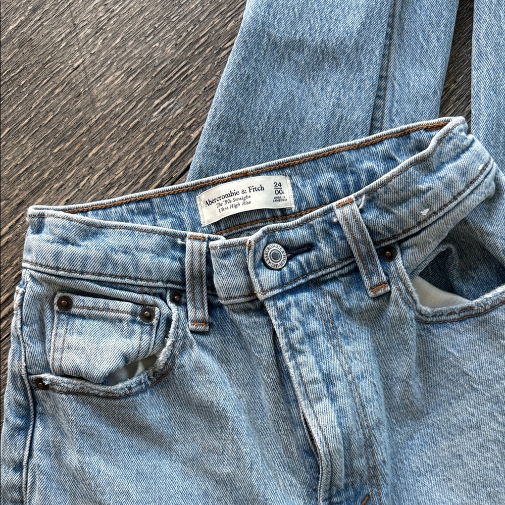 Abercrombie & Fitch 90’s Straight Ultra High Rise